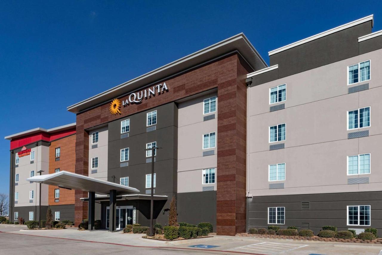 La Quinta Inn & Suites By Wyndham Ardmore Exterior photo